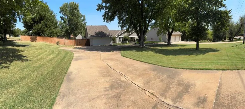 Front exterior — 1611 E Coffee Creek Road, Edmond, OK 73034-5804
