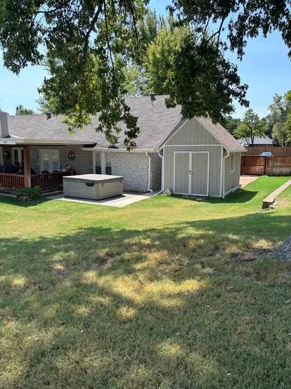 Photo 4 — 1611 E Coffee Creek Road, Edmond, OK 73034-5804