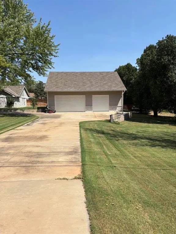 Photo 5 — 1611 E Coffee Creek Road, Edmond, OK 73034-5804