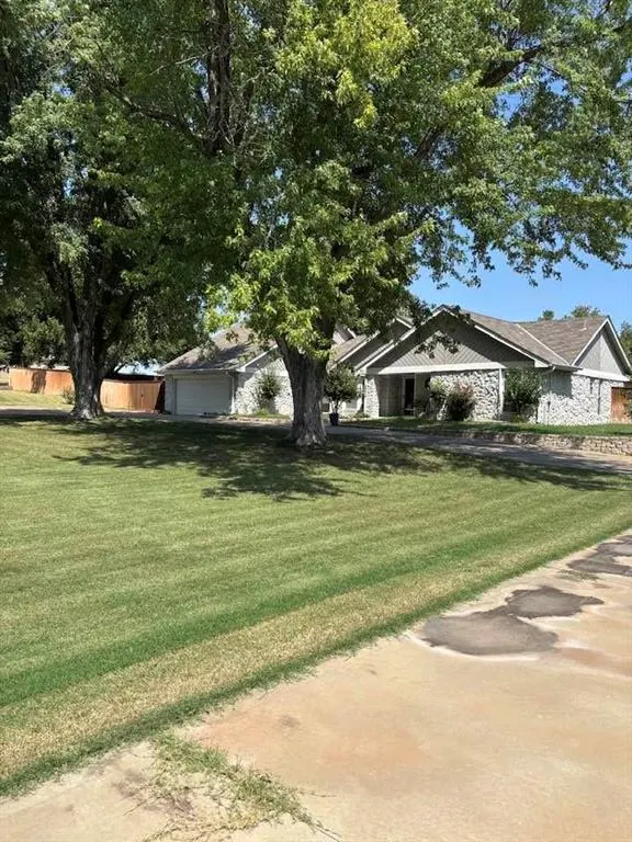 Photo 6 — 1611 E Coffee Creek Road, Edmond, OK 73034-5804