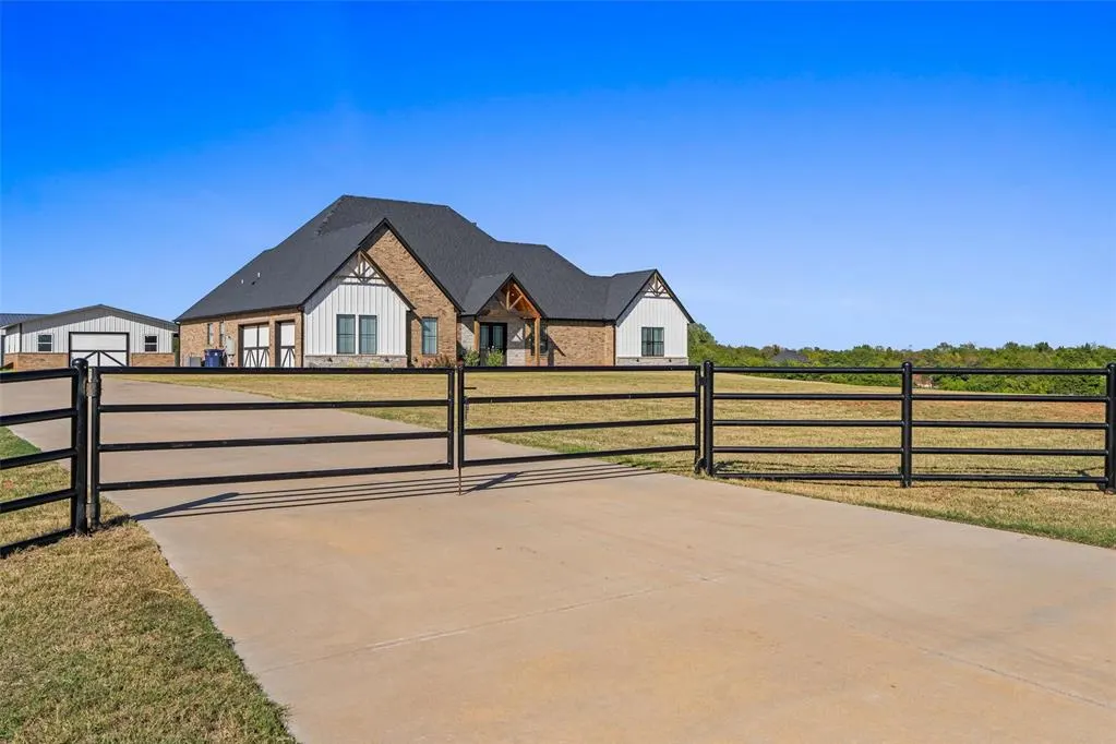 Front exterior — 11825 SW 114th Circle, Mustang, OK 73064