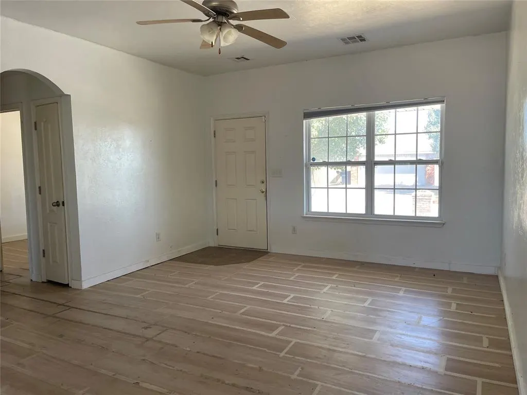 Photo 5 — 8033 Erryn Lane, Oklahoma City, OK 73135