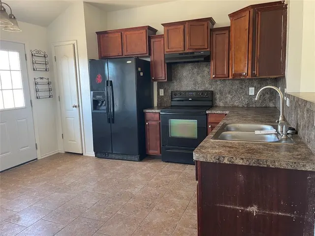 Photo 6 — 8033 Erryn Lane, Oklahoma City, OK 73135