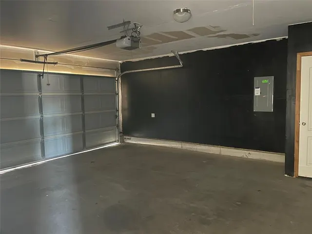 Photo 8 — 8033 Erryn Lane, Oklahoma City, OK 73135