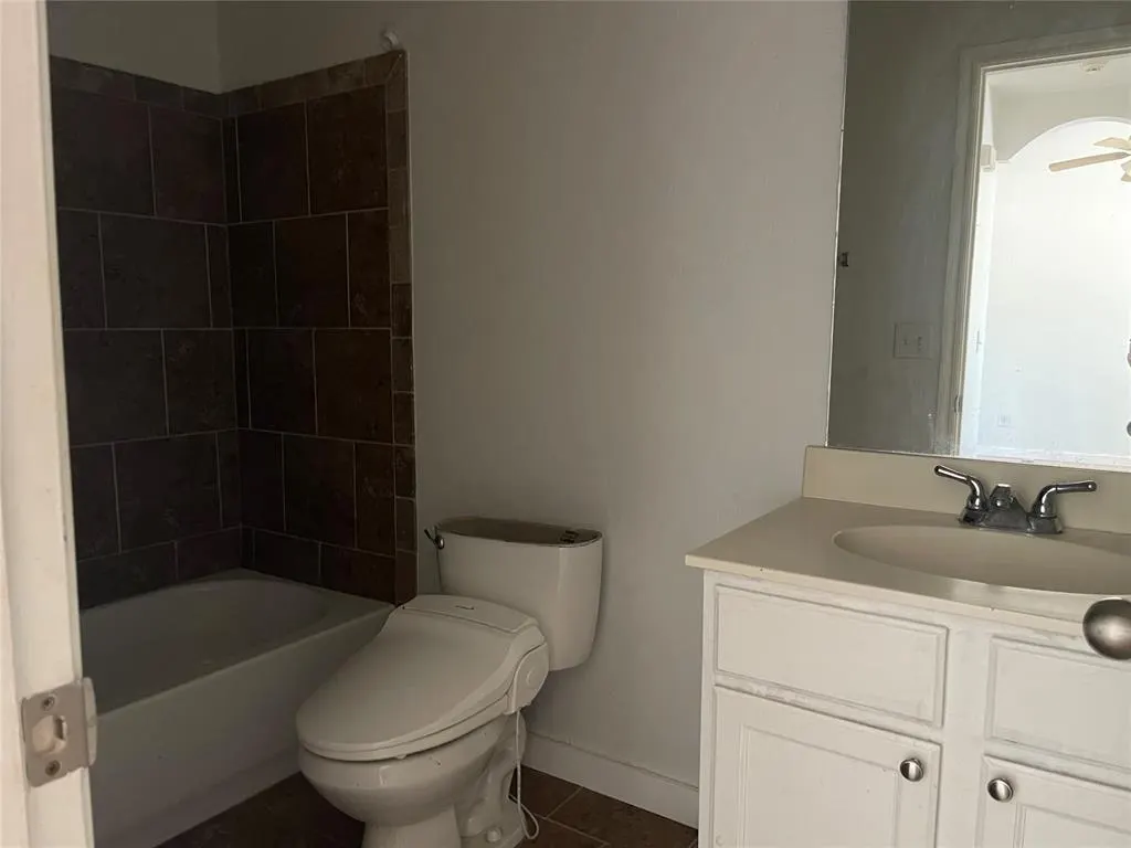 Photo 10 — 8033 Erryn Lane, Oklahoma City, OK 73135
