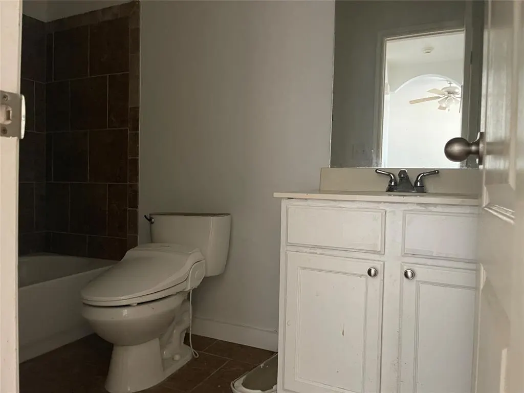 Photo 12 — 8033 Erryn Lane, Oklahoma City, OK 73135