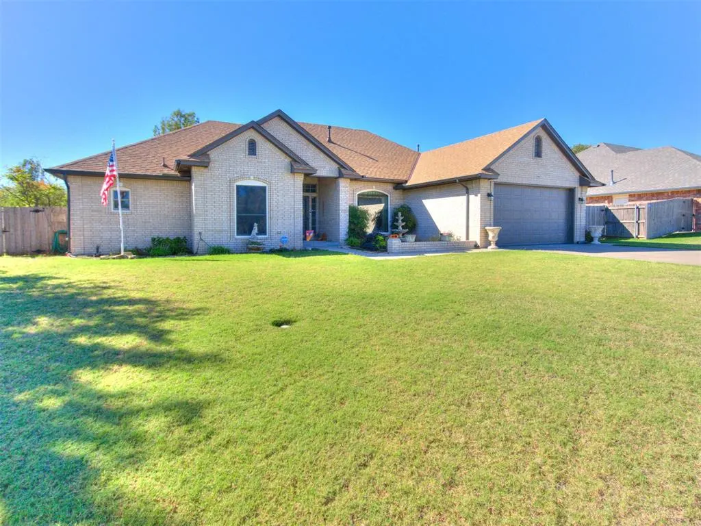 Front exterior — 12608 Chisholm Spur, Yukon, OK 73099
