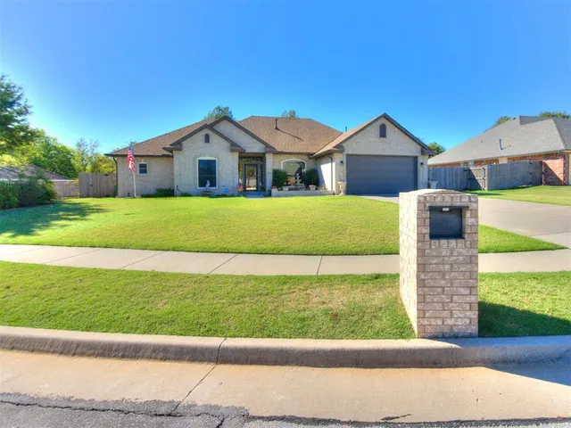 Photo 2 — 12608 Chisholm Spur, Yukon, OK 73099