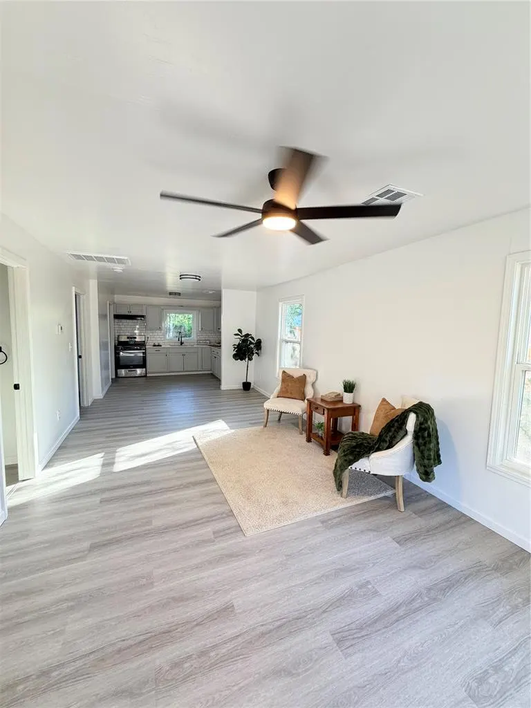 Photo 2 — 722 SW 32nd Street, Oklahoma City, OK 73109