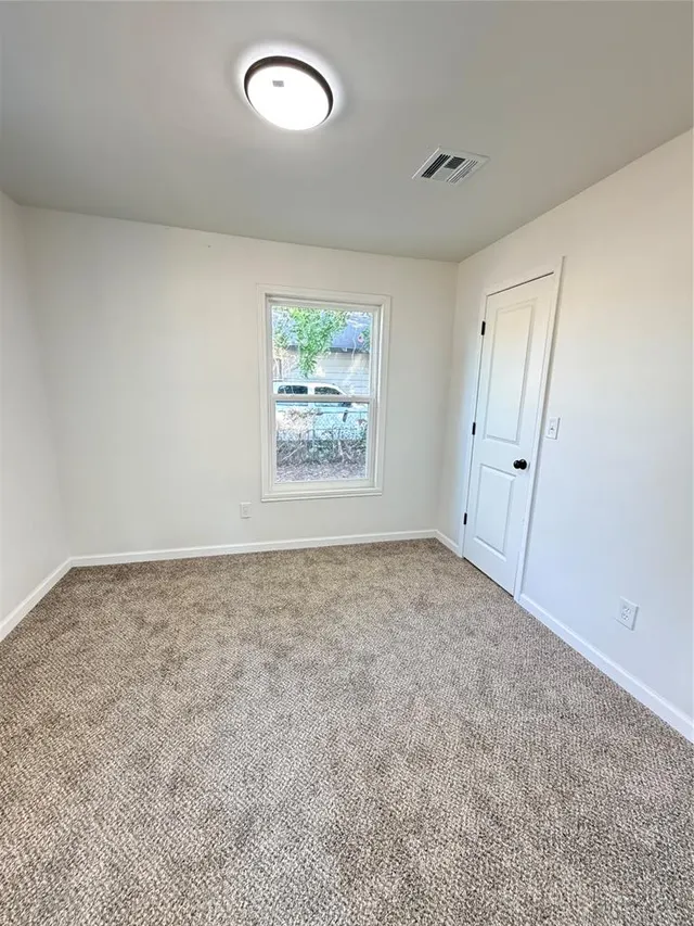 Photo 4 — 722 SW 32nd Street, Oklahoma City, OK 73109
