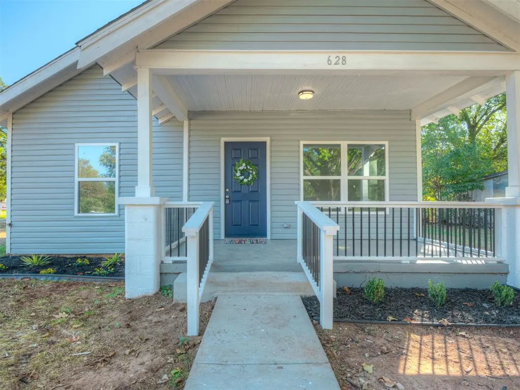 Photo 3 — 628 N 10th Street, Chickasha, OK 73018