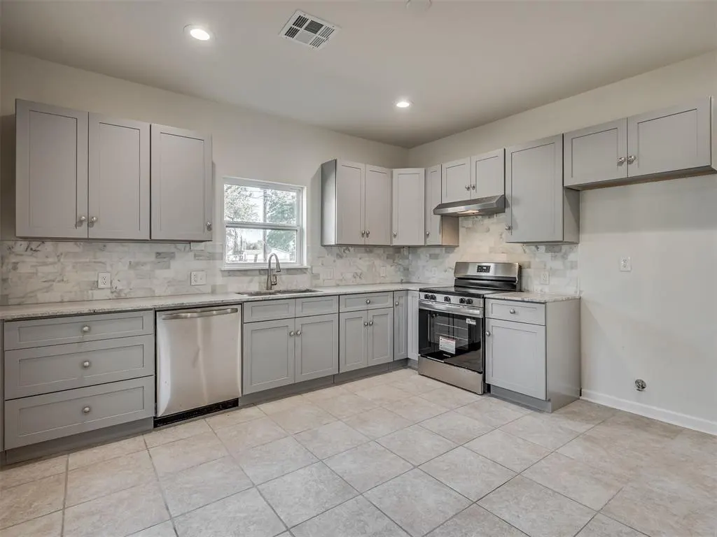 Photo 11 — 628 N 10th Street, Chickasha, OK 73018
