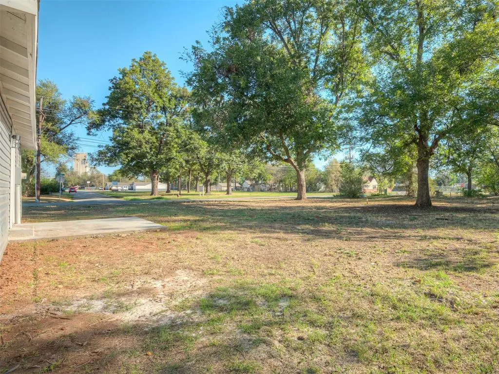 Photo 36 — 628 N 10th Street, Chickasha, OK 73018