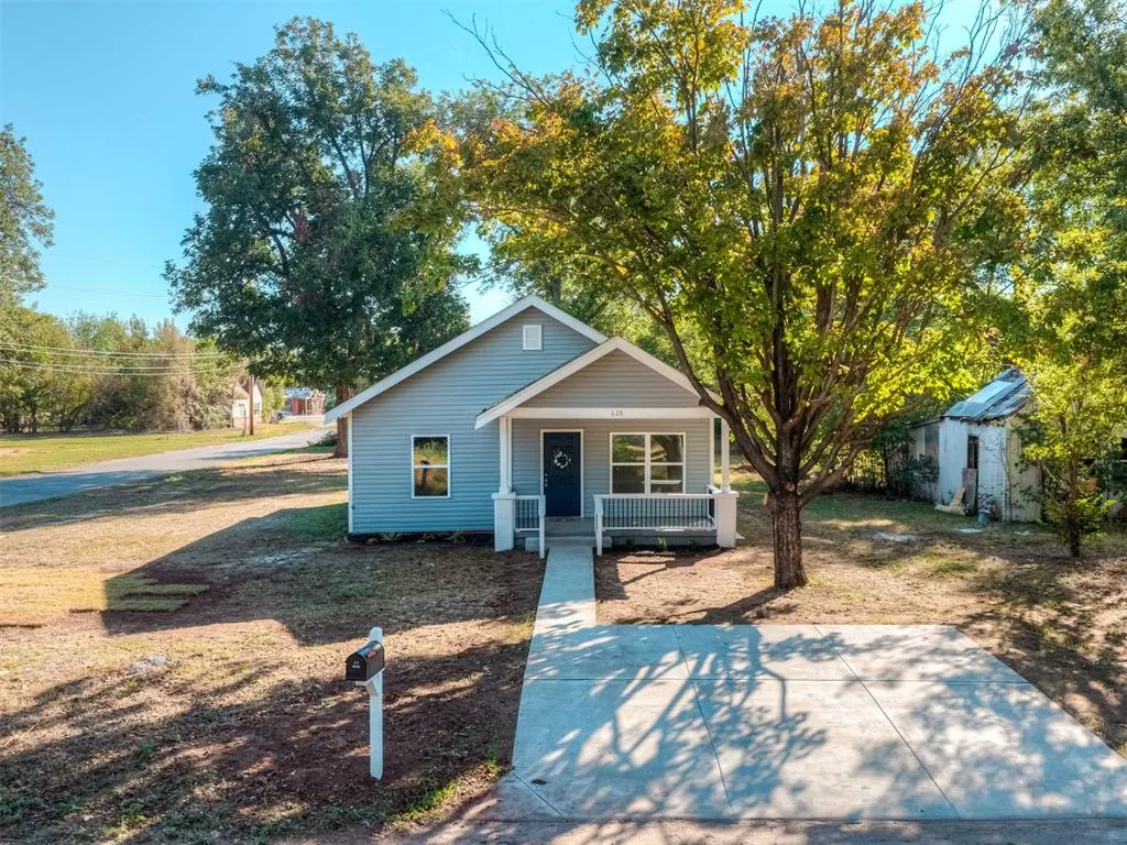 Front exterior — 628 N 10th Street, Chickasha, OK 73018