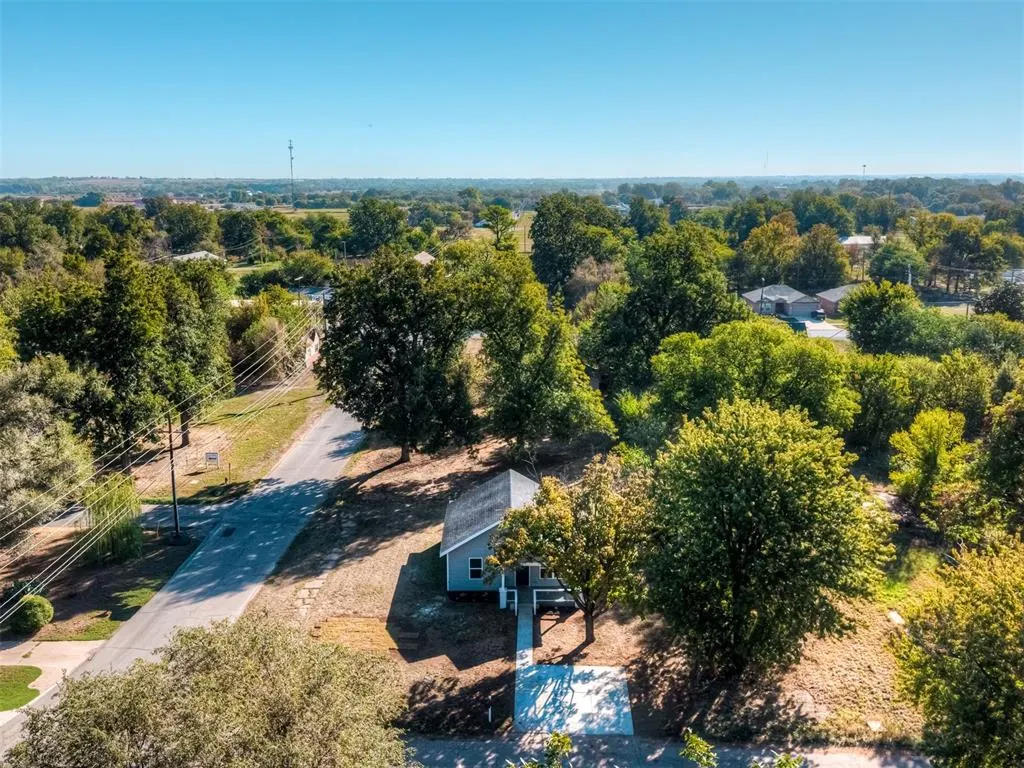 Photo 41 — 628 N 10th Street, Chickasha, OK 73018
