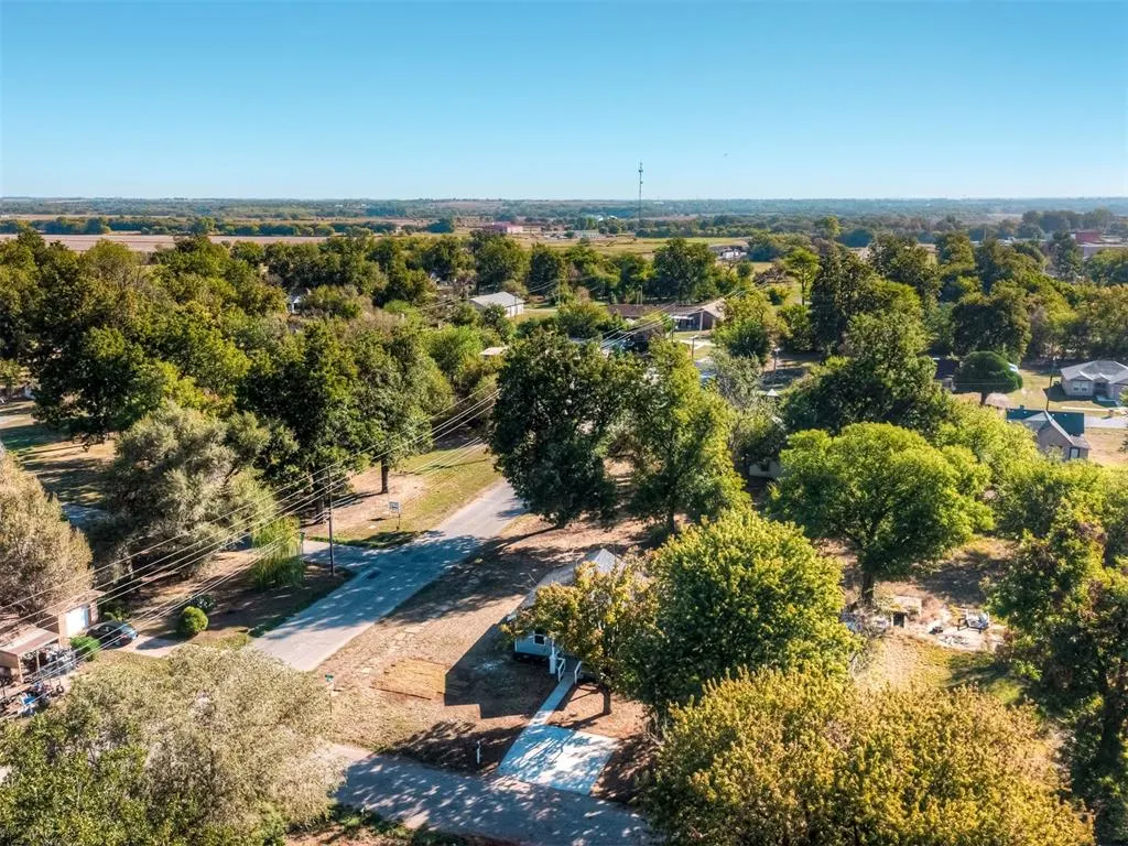 Photo 42 — 628 N 10th Street, Chickasha, OK 73018