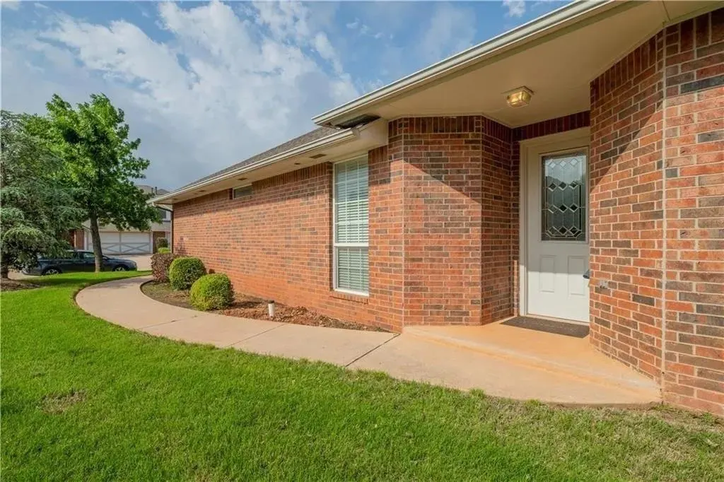 Photo 2 — 36 Butterfly Creek Boulevard, Oklahoma City, OK 73013