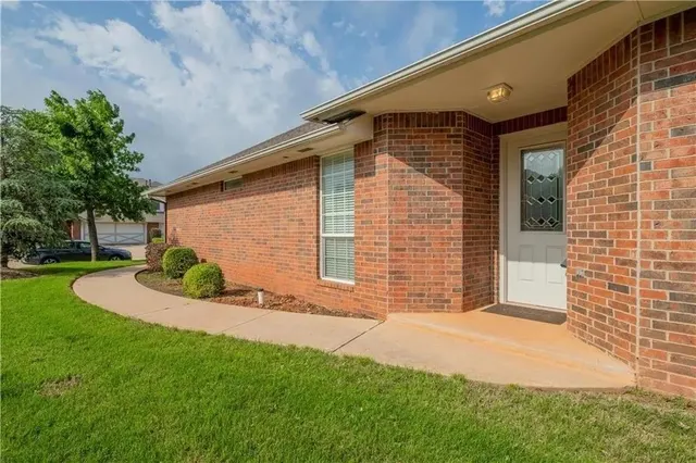 Photo 2 — 36 Butterfly Creek Boulevard, Oklahoma City, OK 73013