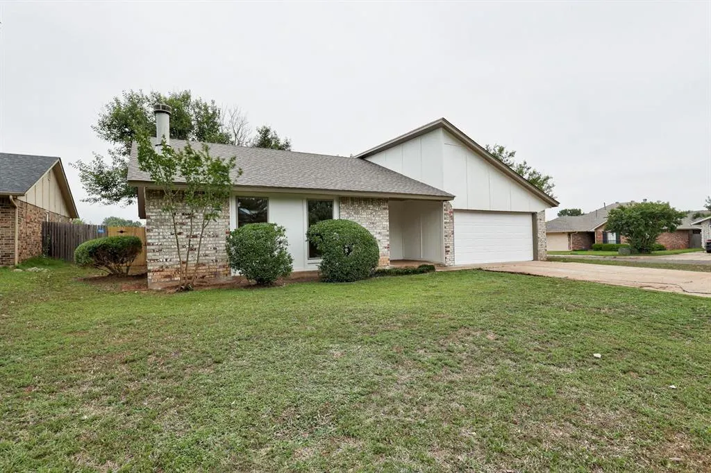 Photo 3 — 2712 Clover Glen Drive, Edmond, OK 73013