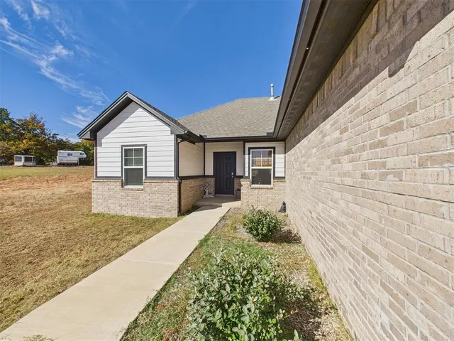 Photo 2 — 11601 Split Oak Circle, Guthrie, OK 73044