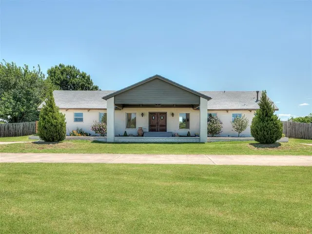 Photo 3 — 2701 60th NW Avenue, Norman, OK 73072