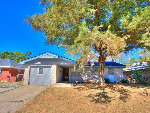 Photo 2 — 1305 Juniper Circle, Midwest City, OK 73110