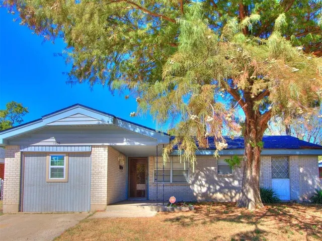 Photo 3 — 1305 Juniper Circle, Midwest City, OK 73110