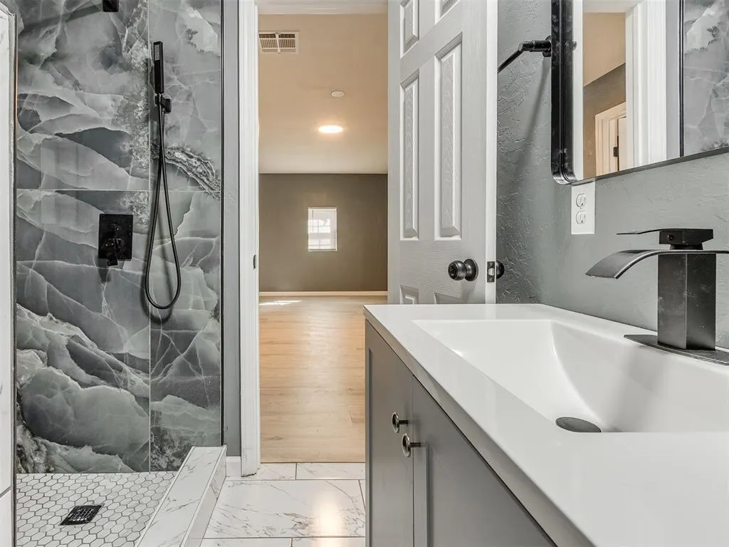 Photo 9 — 1305 Juniper Circle, Midwest City, OK 73110
