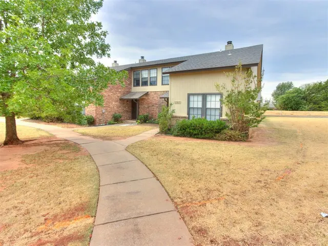 Photo 2 — 13819 W Crossing Way, Edmond, OK 73013
