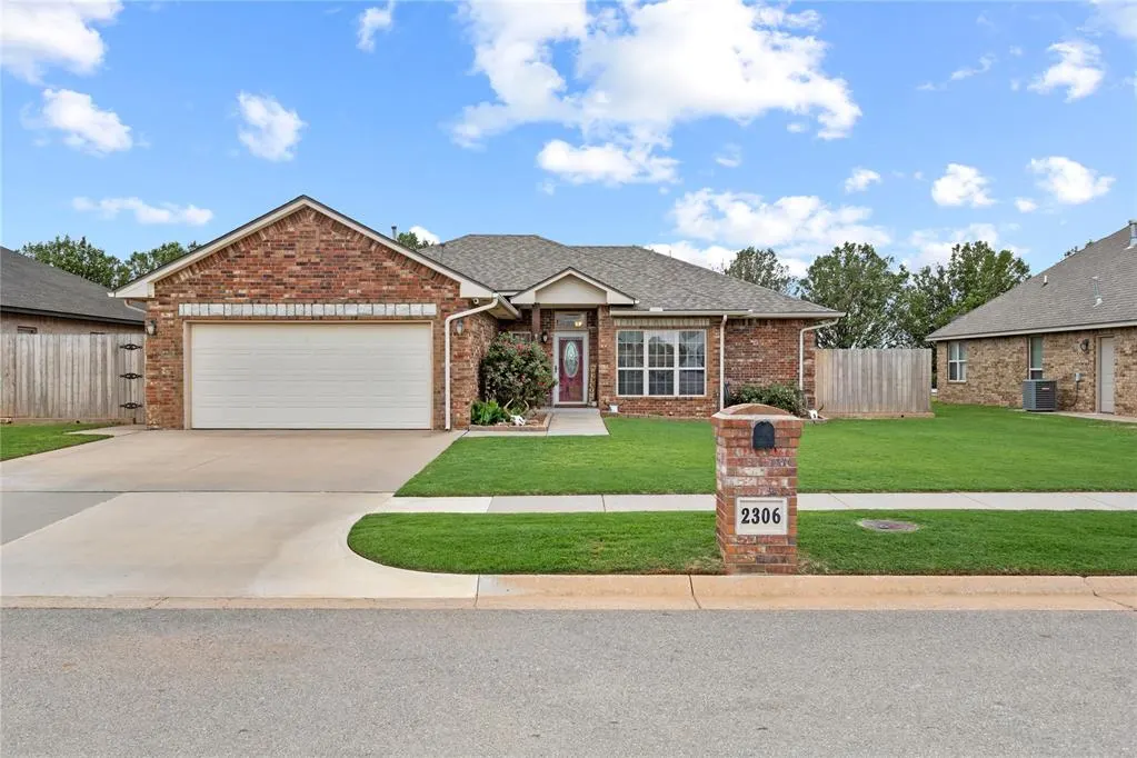 Front exterior — 2306 Woodland Way, Weatherford, OK 73096