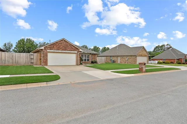 Photo 2 — 2306 Woodland Way, Weatherford, OK 73096