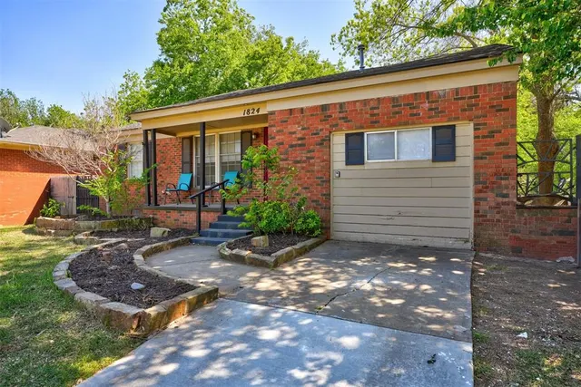 Photo 2 — 1824 Andover Court, Oklahoma City, OK 73120