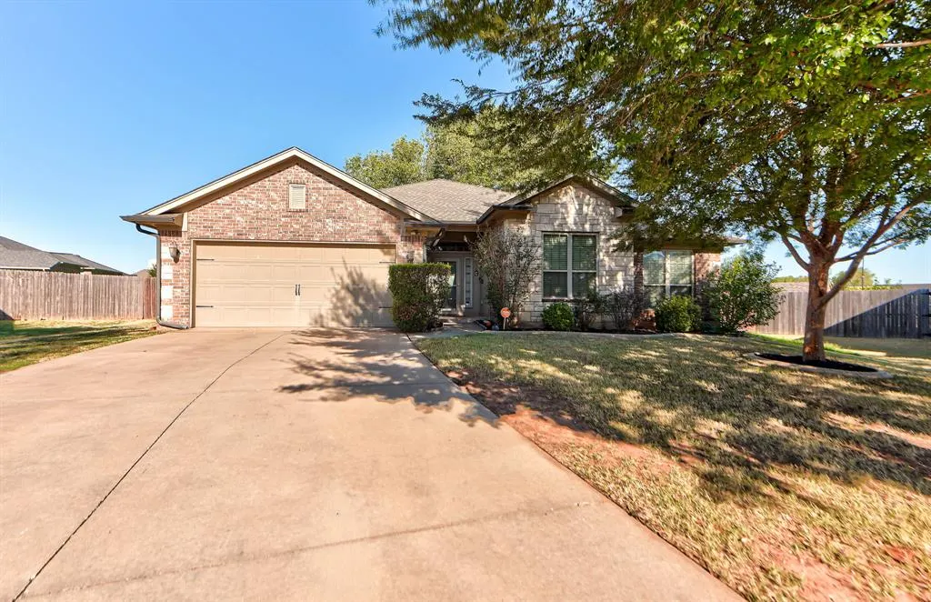 Front exterior — 301 Partridge Run Road, Yukon, OK 73099