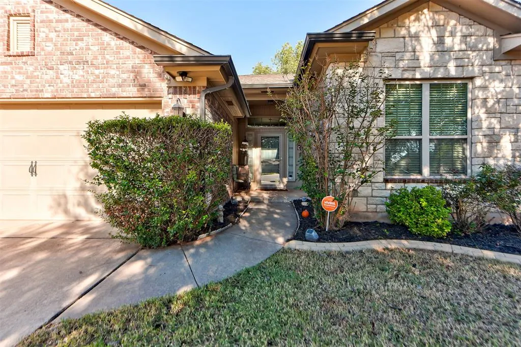 Photo 2 — 301 Partridge Run Road, Yukon, OK 73099