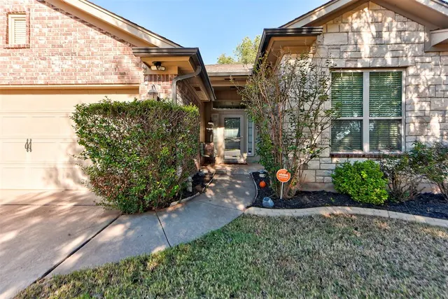 Photo 2 — 301 Partridge Run Road, Yukon, OK 73099