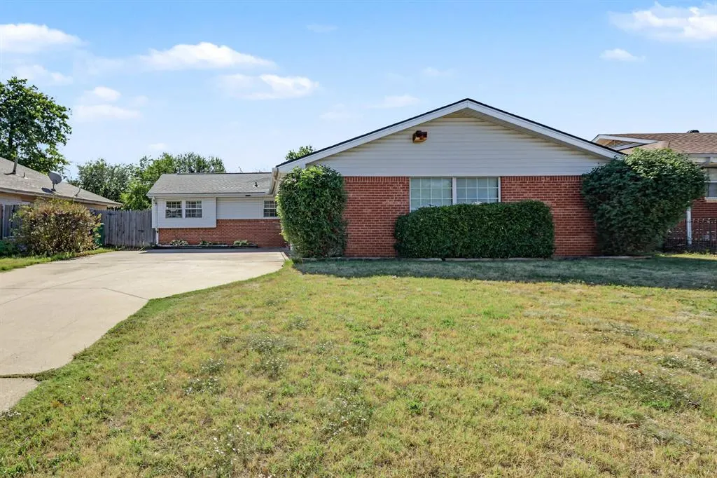 Front exterior — 2524 SW 66th Street, Oklahoma City, OK 73159