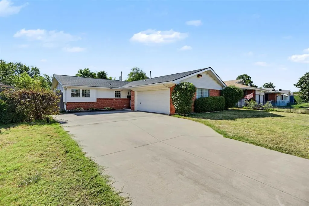 Photo 2 — 2524 SW 66th Street, Oklahoma City, OK 73159