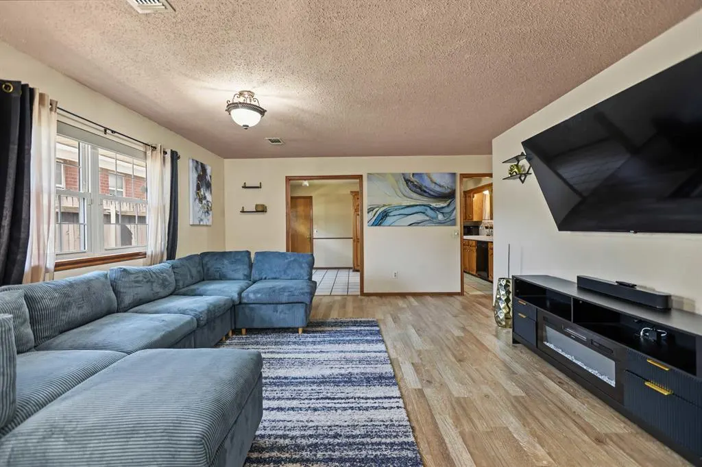 Photo 7 — 2524 SW 66th Street, Oklahoma City, OK 73159