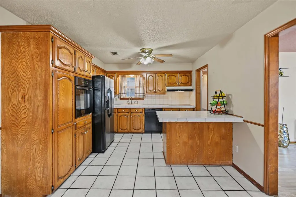 Photo 12 — 2524 SW 66th Street, Oklahoma City, OK 73159