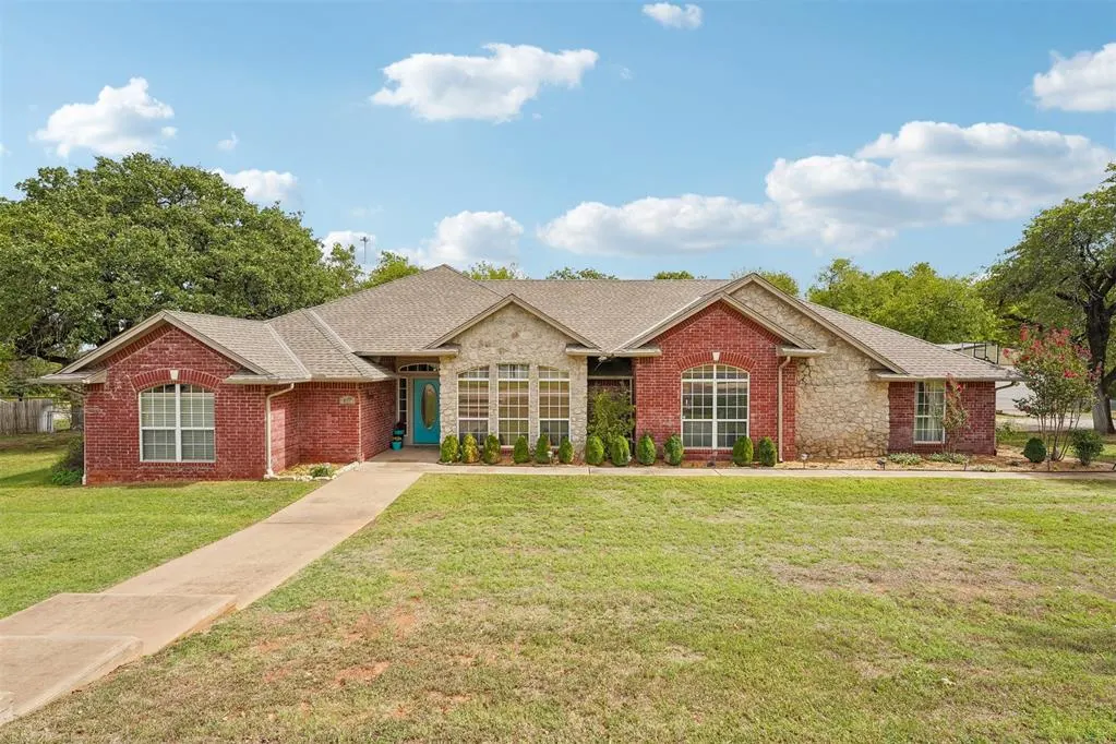 Front exterior — 812 Summer Oaks Drive, Blanchard, OK 73010