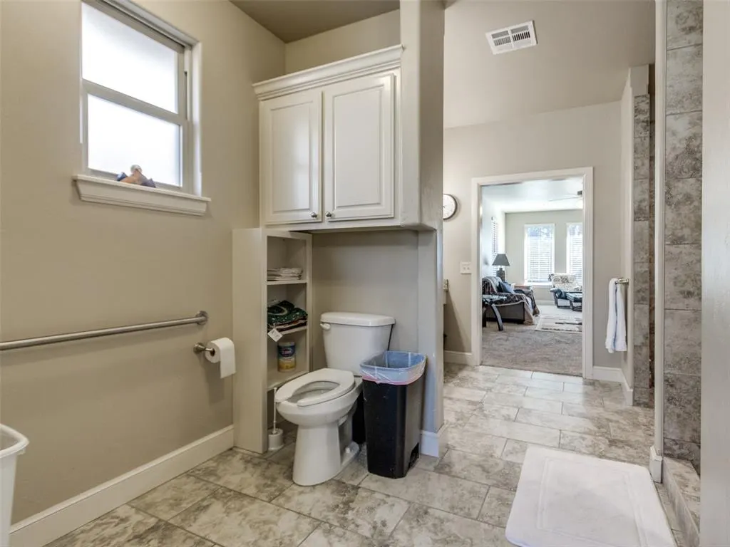 Photo 18 — 10324 Veneto Circle, Oklahoma City, OK 73120