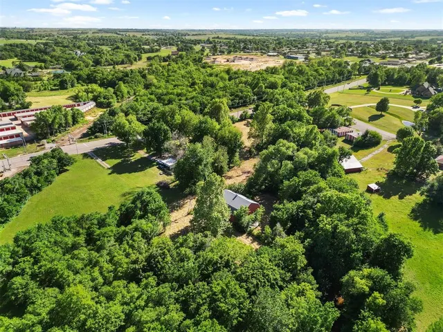 Photo 2 — 2500 W Grand Avenue, Chickasha, OK 73018