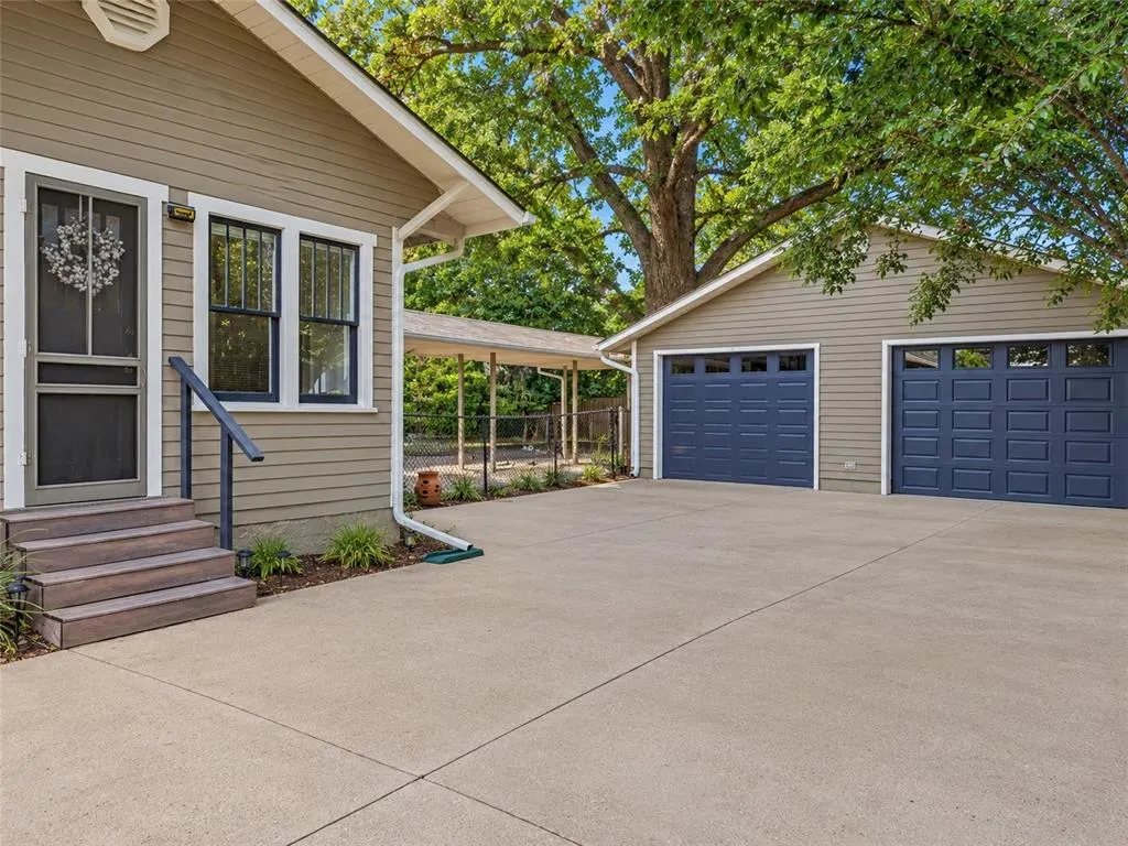 Photo 9 — 517 S Flood Avenue, Norman, OK 73069