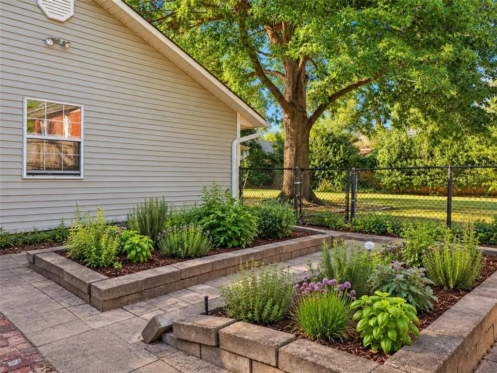 Photo 41 — 517 S Flood Avenue, Norman, OK 73069