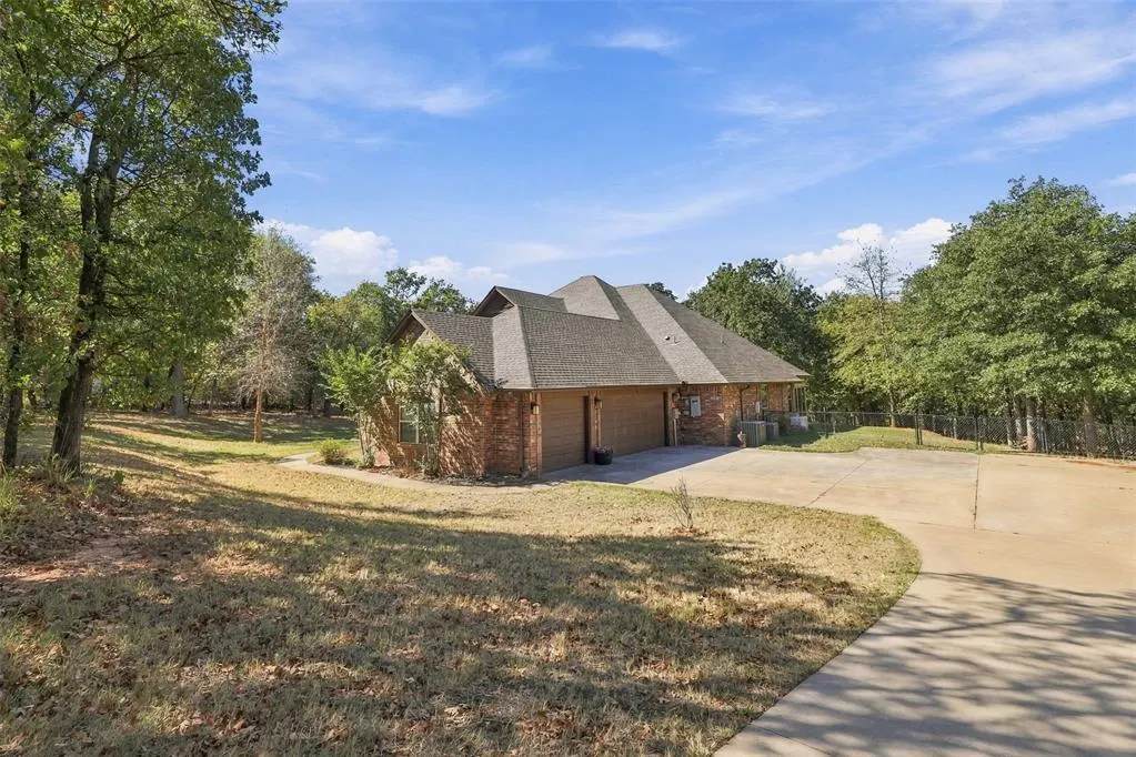 Photo 3 — 13915 S Anderson Road, Arcadia, OK 73007