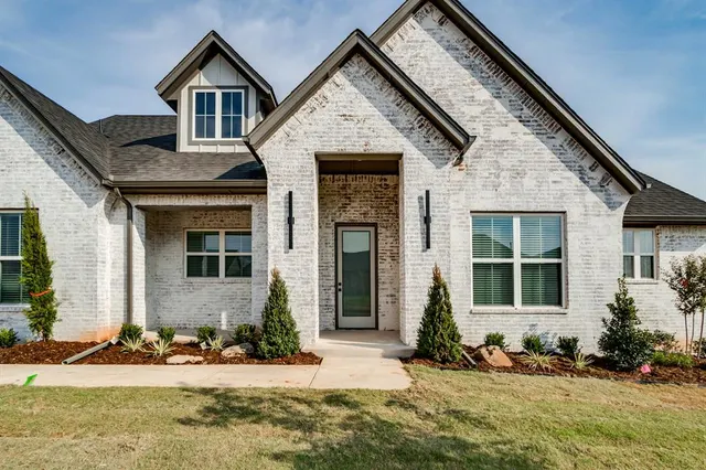 Photo 2 — 11611 NW 106th Street, Yukon, OK 73099