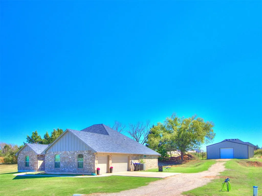 Front exterior — 6949 Whirlaway Run, Guthrie, OK 73044