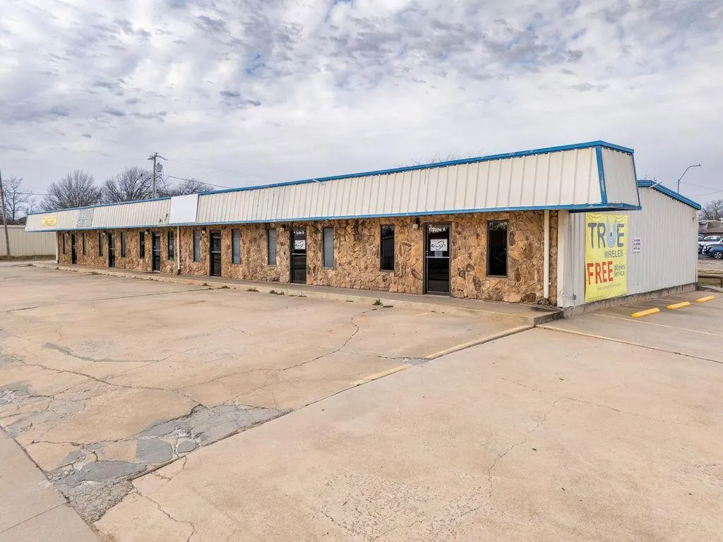 Photo 3 — 1202 N Harrison Avenue, Shawnee, OK 74801