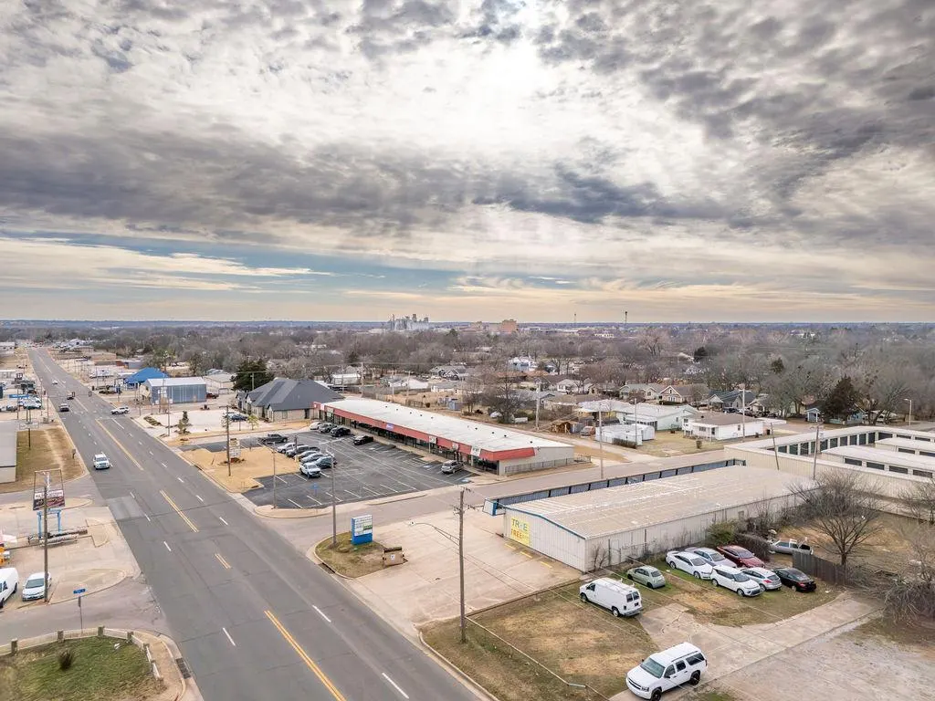 Photo 4 — 1202 N Harrison Avenue, Shawnee, OK 74801