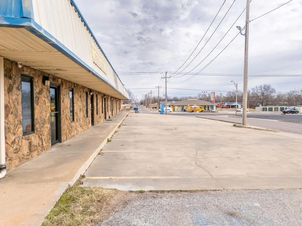 Photo 6 — 1202 N Harrison Avenue, Shawnee, OK 74801